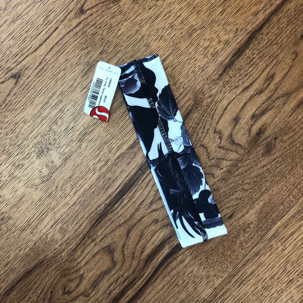 BRAND NEW Lululemon Headband